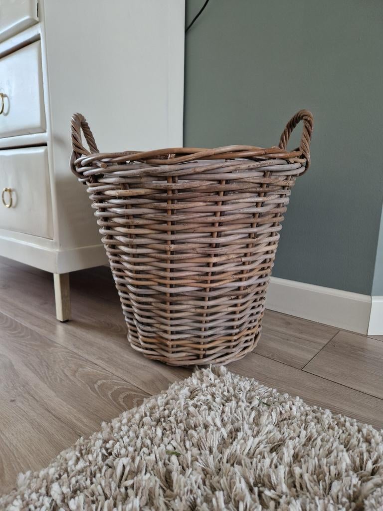 Mooie grote mand in mooie whitewashed kleur, Ophalen, Mand, Rond, Zo goed als nieuw