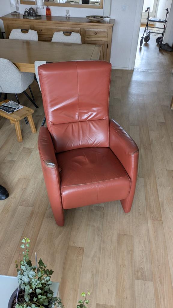 Rood lederen relaxfauteuil gratis, Ophalen, Gebruikt, 50 tot 75 cm, Leer