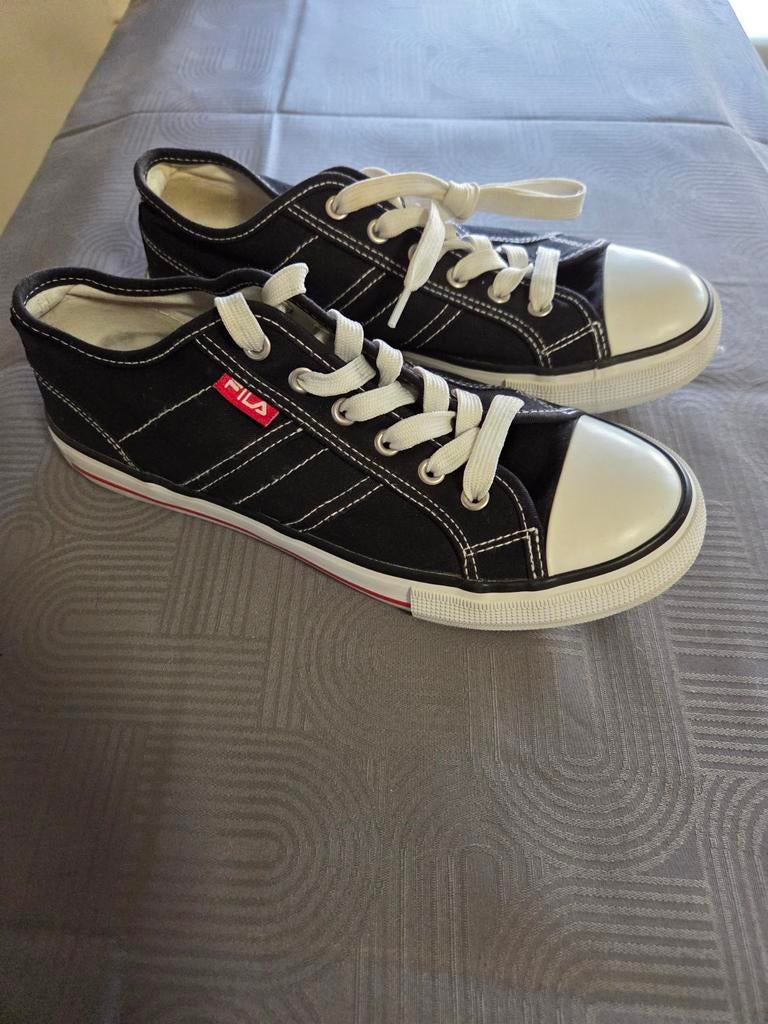 Fila sneakers maat 39, Ophalen of Verzenden, Zo goed als nieuw, Instappers, Zwart