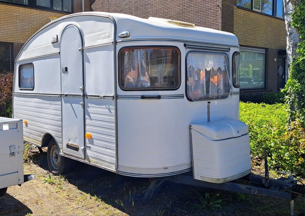 Constructam Coral 1 uit 1974 - Klassieke Caravan, Caravans en Kamperen, Caravans, Standaardzit, Openslaande ramen, Dwarsbed, Particulier