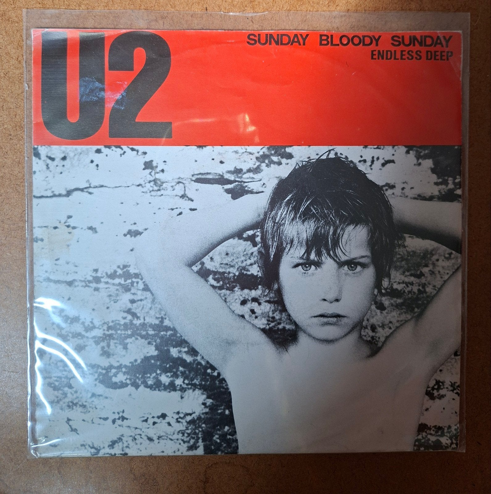 U2  - Sunday bloody sunday  - Single is TOP, Ophalen of Verzenden, Gebruikt, 7 inch, Pop