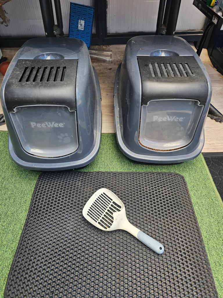 2 kattenbakken, mat en schepje, Ophalen of Verzenden