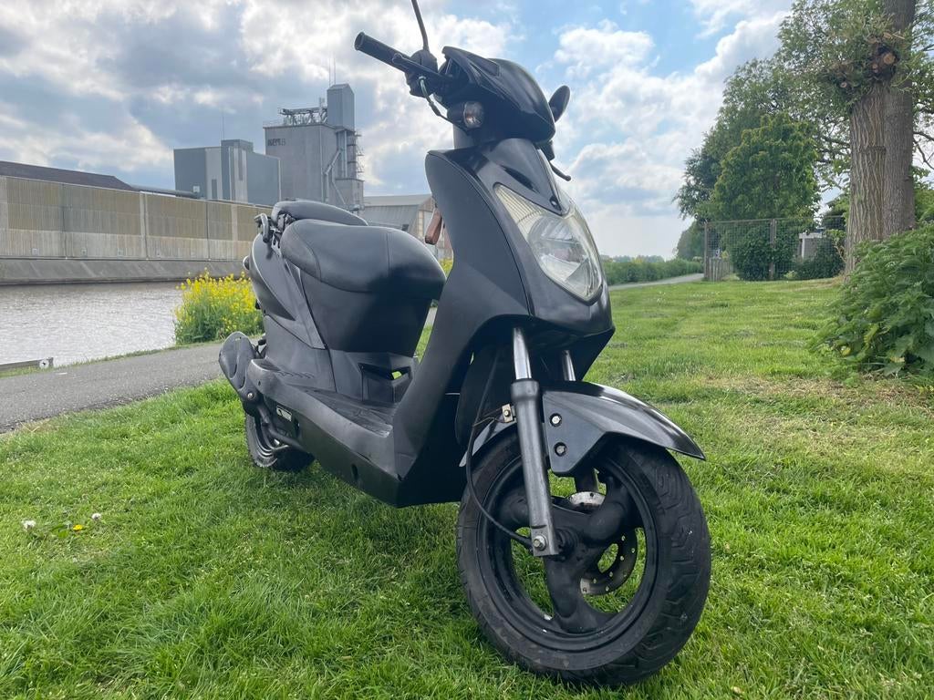Kymco agility 50 blauwe plaat, Fietsen en Brommers, Scooters | Kymco, Ophalen, Zo goed als nieuw, Benzine, Agility