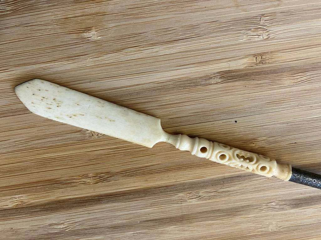 Antieke kroontjespen met bewerkt handvat, Antiek en Kunst, Antiek | Overige Antiek, Ophalen of Verzenden