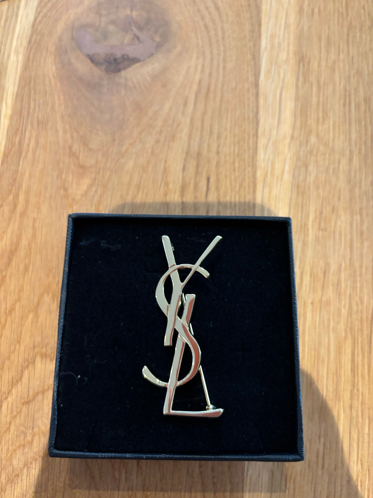 Saint Laurent YSL Broche Goudkleurig, Ophalen, Overige materialen, 4 tot 7 cm, Zo goed als nieuw