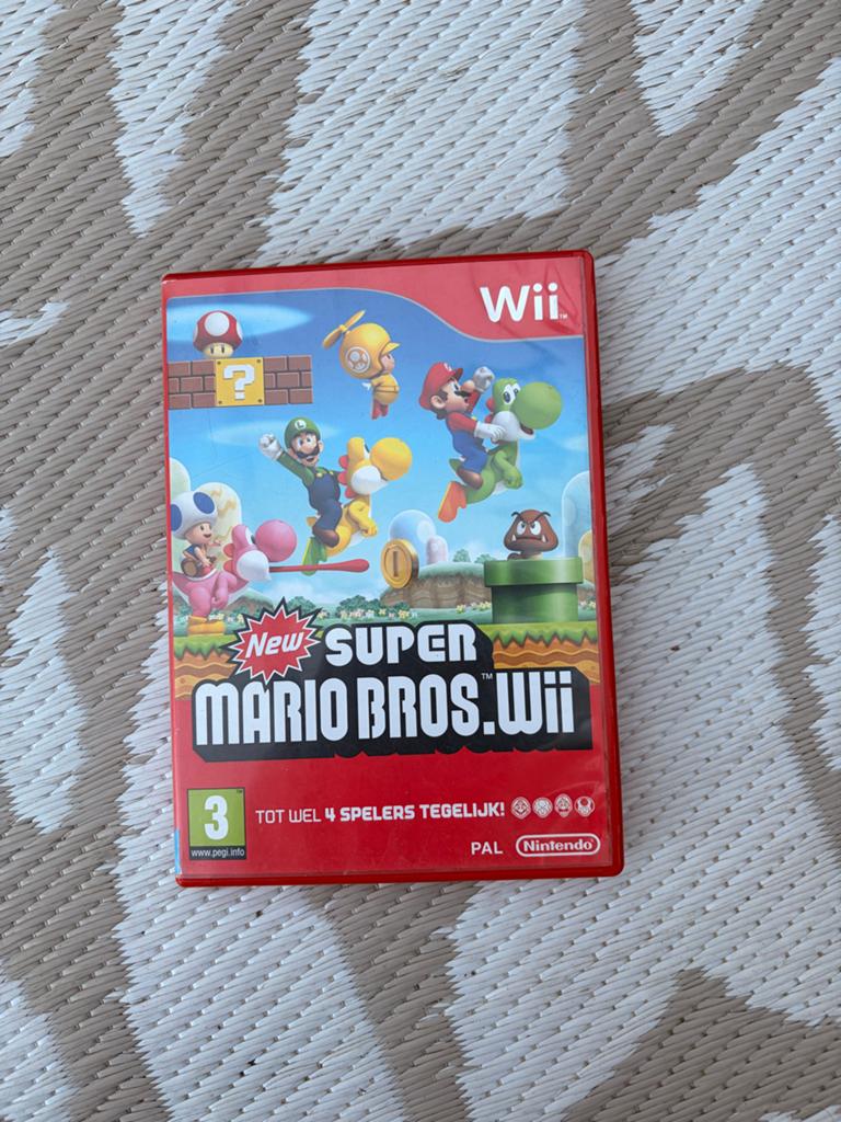 New Super Mario Bros. Wii - Compleet - Nintendo Wii, Spelcomputers en Games, Gebruikt, Eén computer, Ophalen of Verzenden, Platform