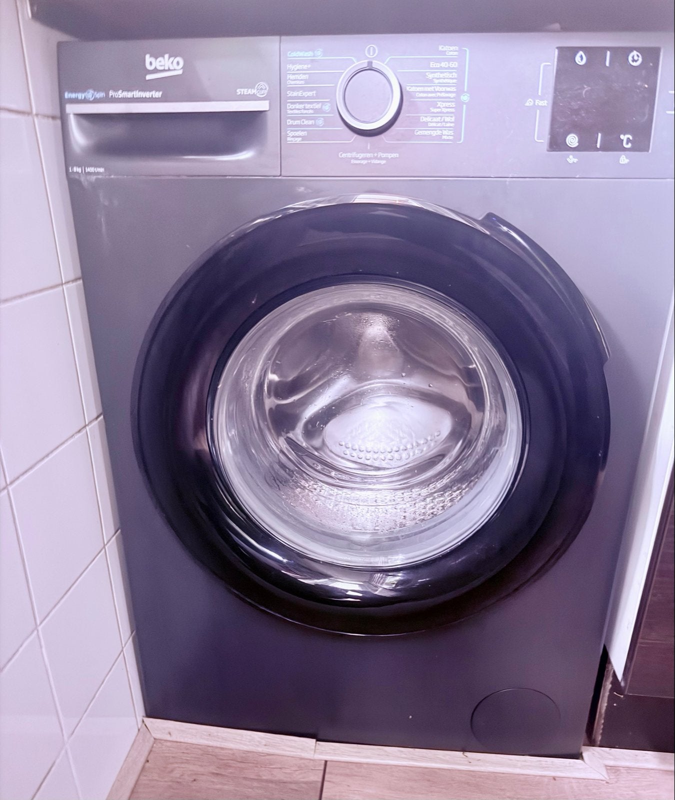 Zo goed als nieuwe Beko wasmachine - Zwart, 1400 toeren, Ophalen, Zo goed als nieuw, 1200 tot 1600 toeren, Energieklasse A of zuiniger