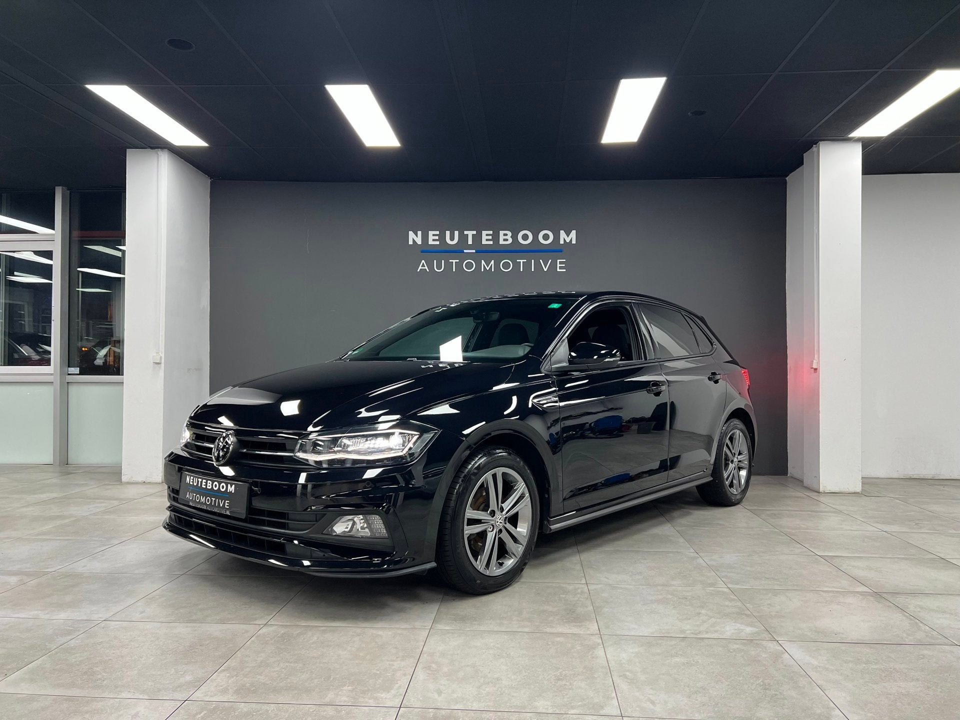 Volkswagen Polo 1.0 TSI R-Line |Carplay |ACC |LED | 116PK|, Auto's, Stof, Gebruikt, Zwart, 1096 kg