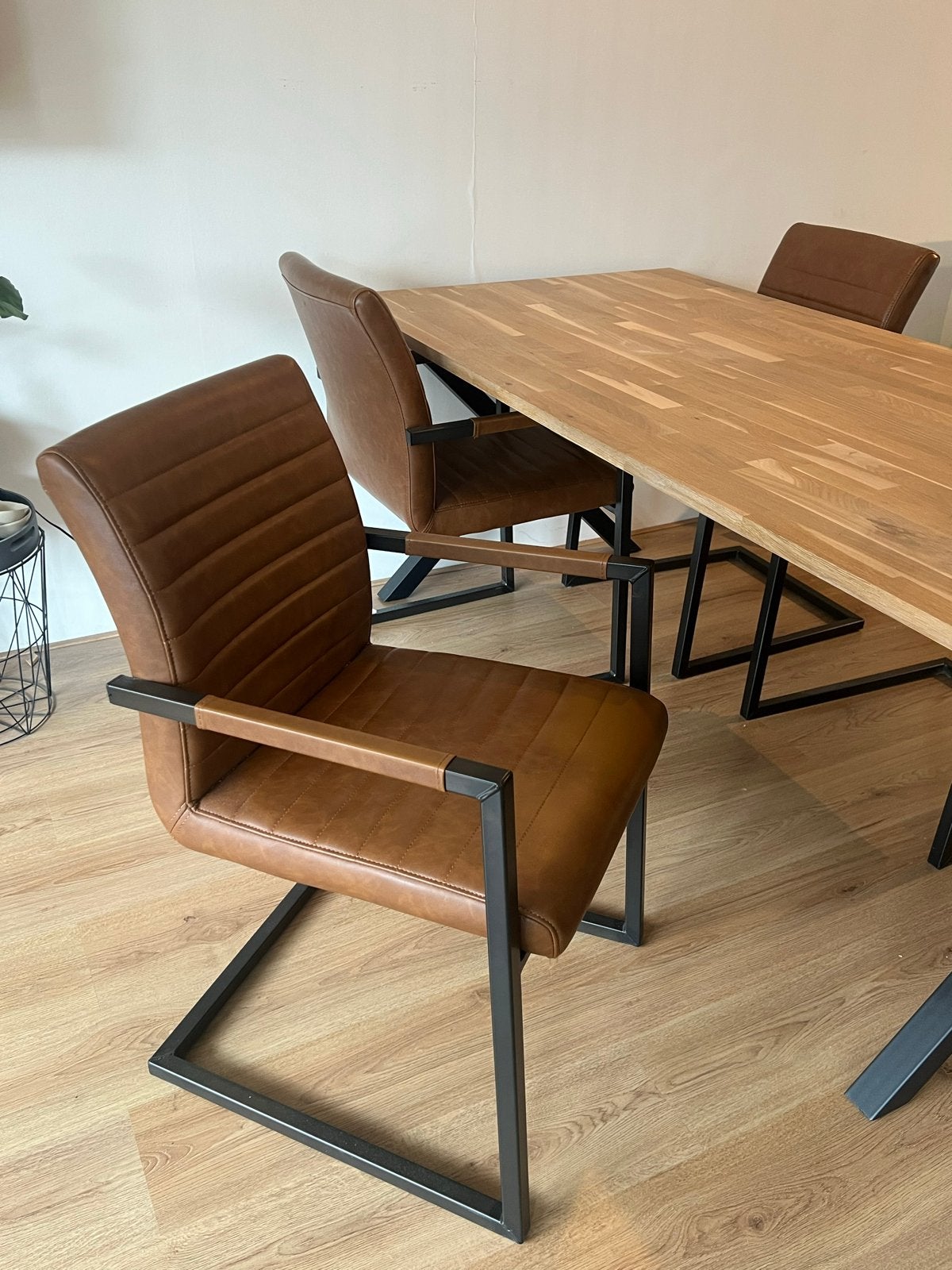 Set van 4x WOOOD Bas Eetkamerstoelen - Cognac Kunstleder, Ophalen, Kunststof, Gebruikt, Bruin