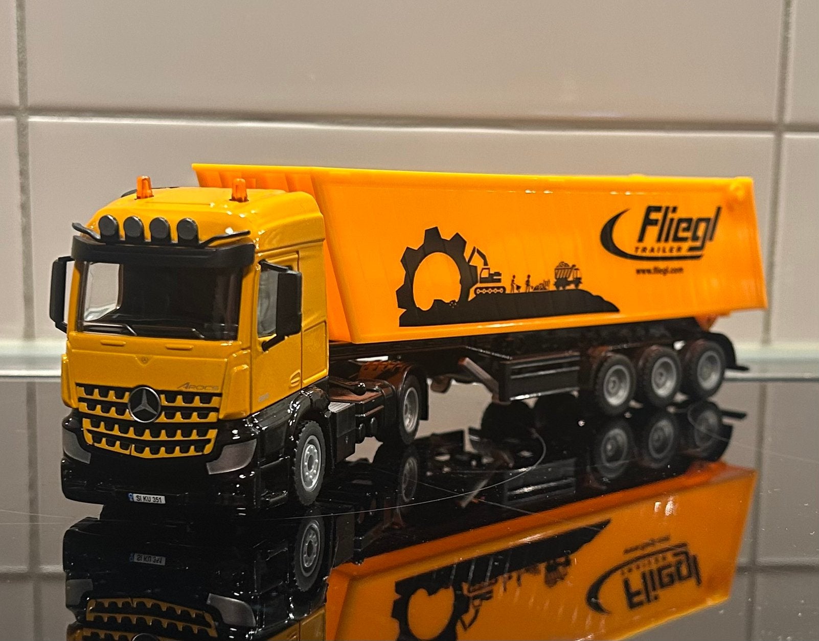 Siku Mercedes Actros Kipper Fliegl 1:50, Verzenden, Zo goed als nieuw, Bus of Vrachtwagen, SIKU