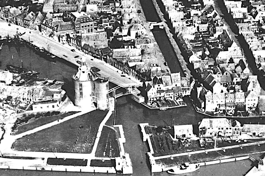 968508	Enkhuizen	Panorama	Luchtfoto	1954, Ophalen of Verzenden, 1940 tot 1960, Gelopen, Noord-Holland