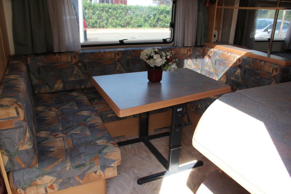 Foto 8 van caravan met stapelbed airco mover