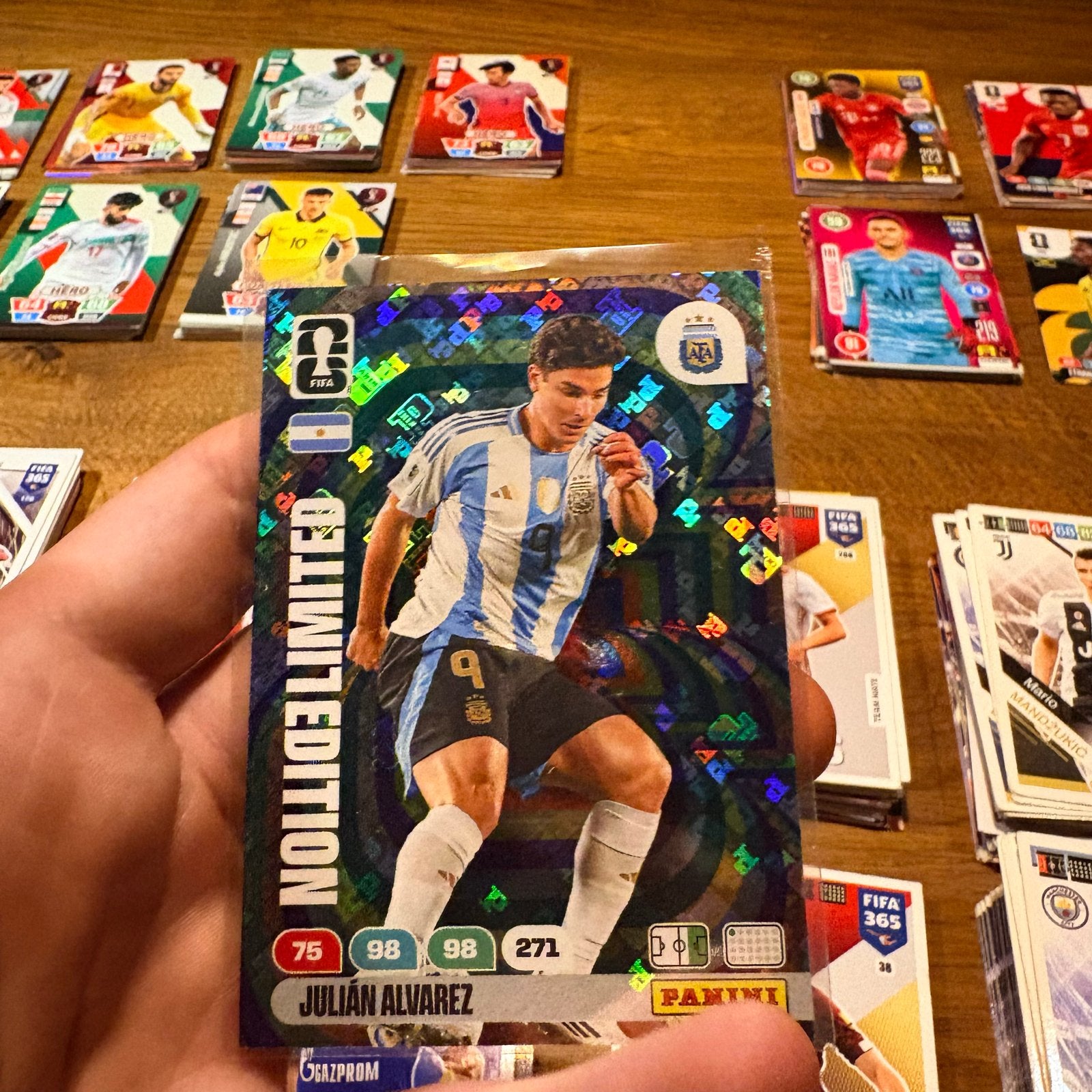 Julian Alvarez Limited Edition Panini Adrenalyn XL FIFA 365, Ophalen of Verzenden, Zo goed als nieuw, Losse kaart