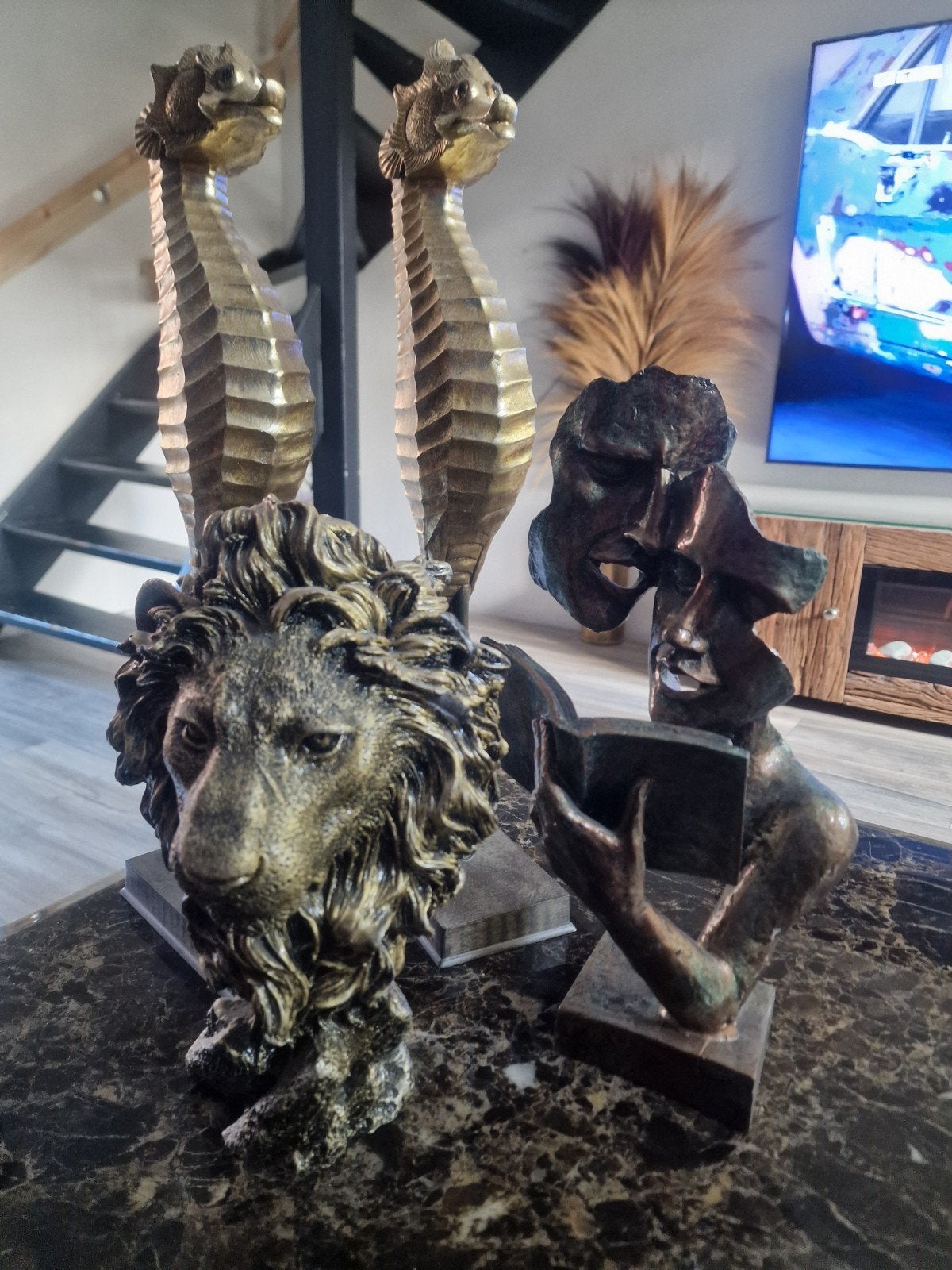 Decoratieve beelden: Zeepaardjes, Leeuw en Abstract figuur, Antiek en Kunst, Gips, Gepatineerd, Ophalen of Verzenden, 20 - 50 cm