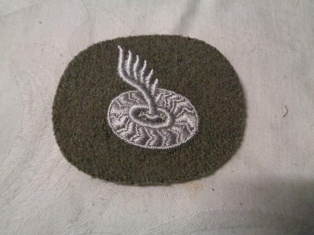 wiel met 1 vleugel nr m 16, Ophalen of Verzenden, Landmacht, Nederland, Embleem of Badge