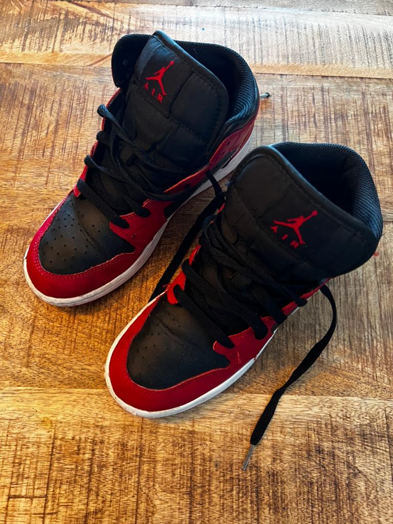 Nike Jordans, Ophalen of Verzenden, Zo goed als nieuw, Jongen of Meisje