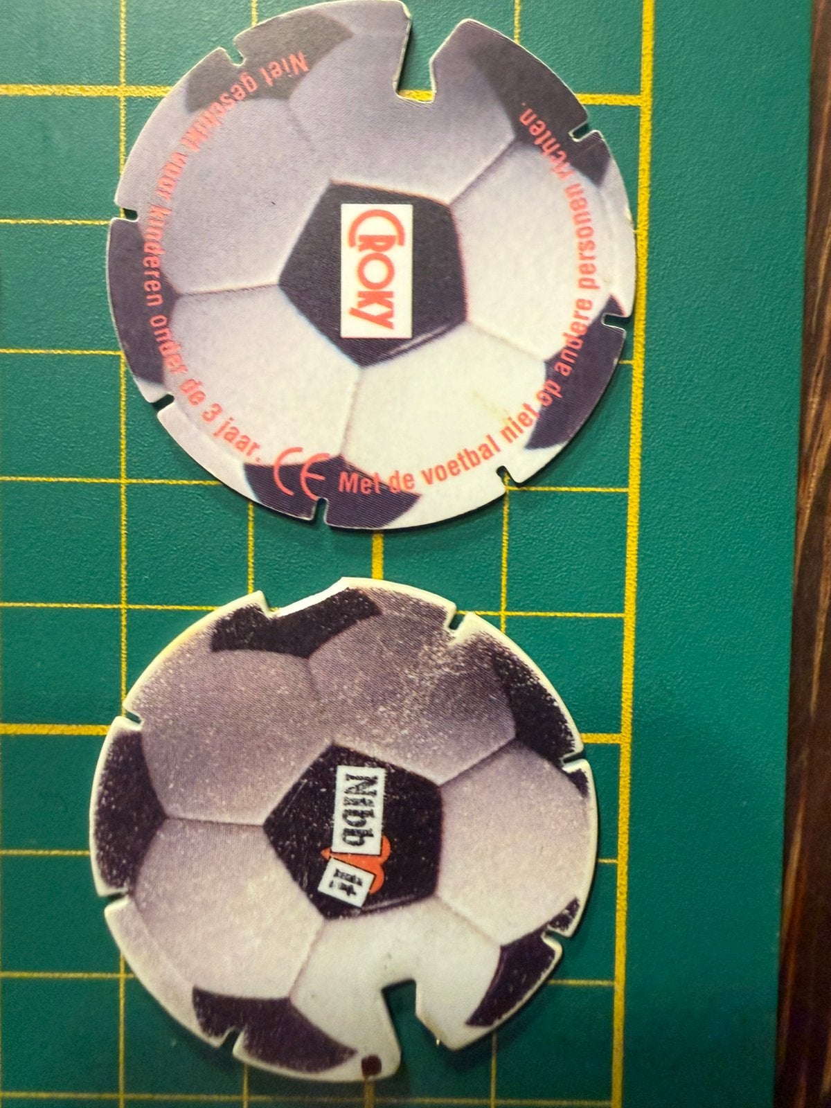 2x Original Vintage Nibbit/Croky Chips Football Flippo’s, Ophalen of Verzenden, Losse flippo's