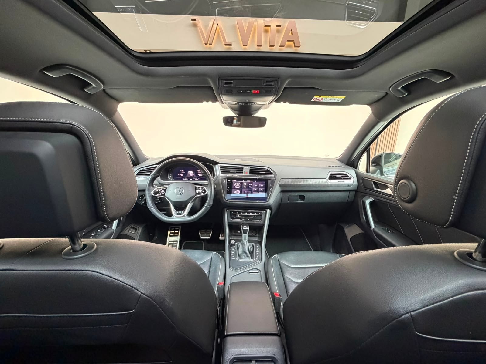 Volkswagen Tiguan 1.4 TSI eHybrid R-Line Business+ |Pano|Key, 4 cilinders, Hybride Elektrisch/Benzine, SUV of Terreinwagen, Te koop