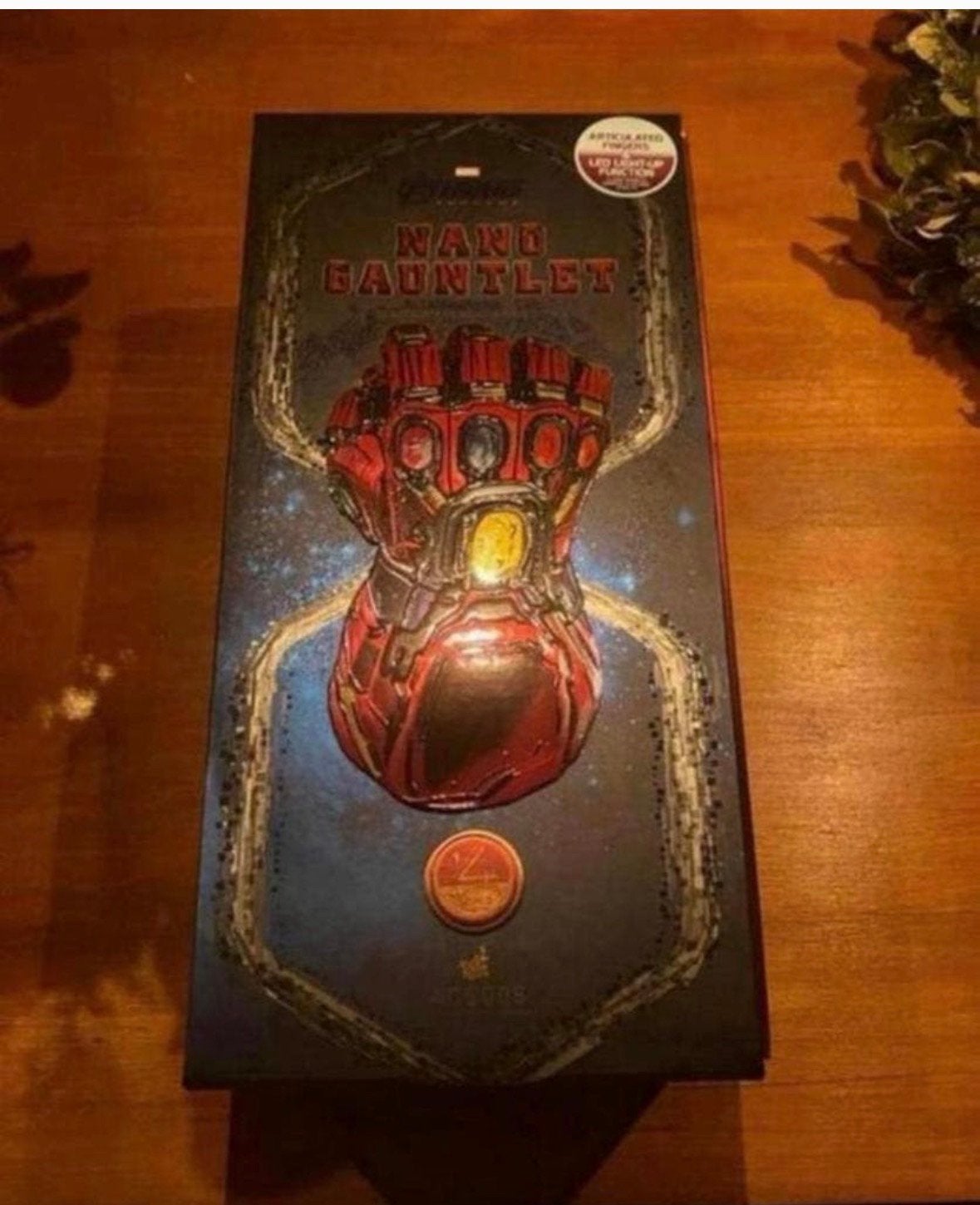 Hot Toys - ACS008 - Avengers- Nano Gauntlet 1/4 met licht, Ophalen of Verzenden, Zo goed als nieuw, Actiefiguur of Pop
