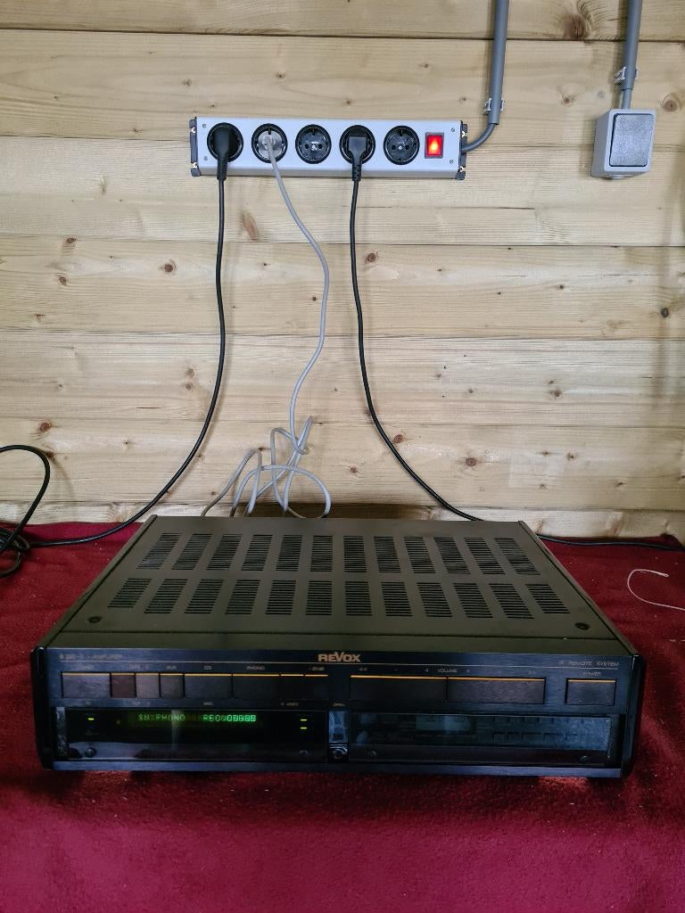 Revox B250S versterker in prima staat, Audio, Tv en Foto, Overige merken, Ophalen of Verzenden, Zo goed als nieuw, 120 watt of meer