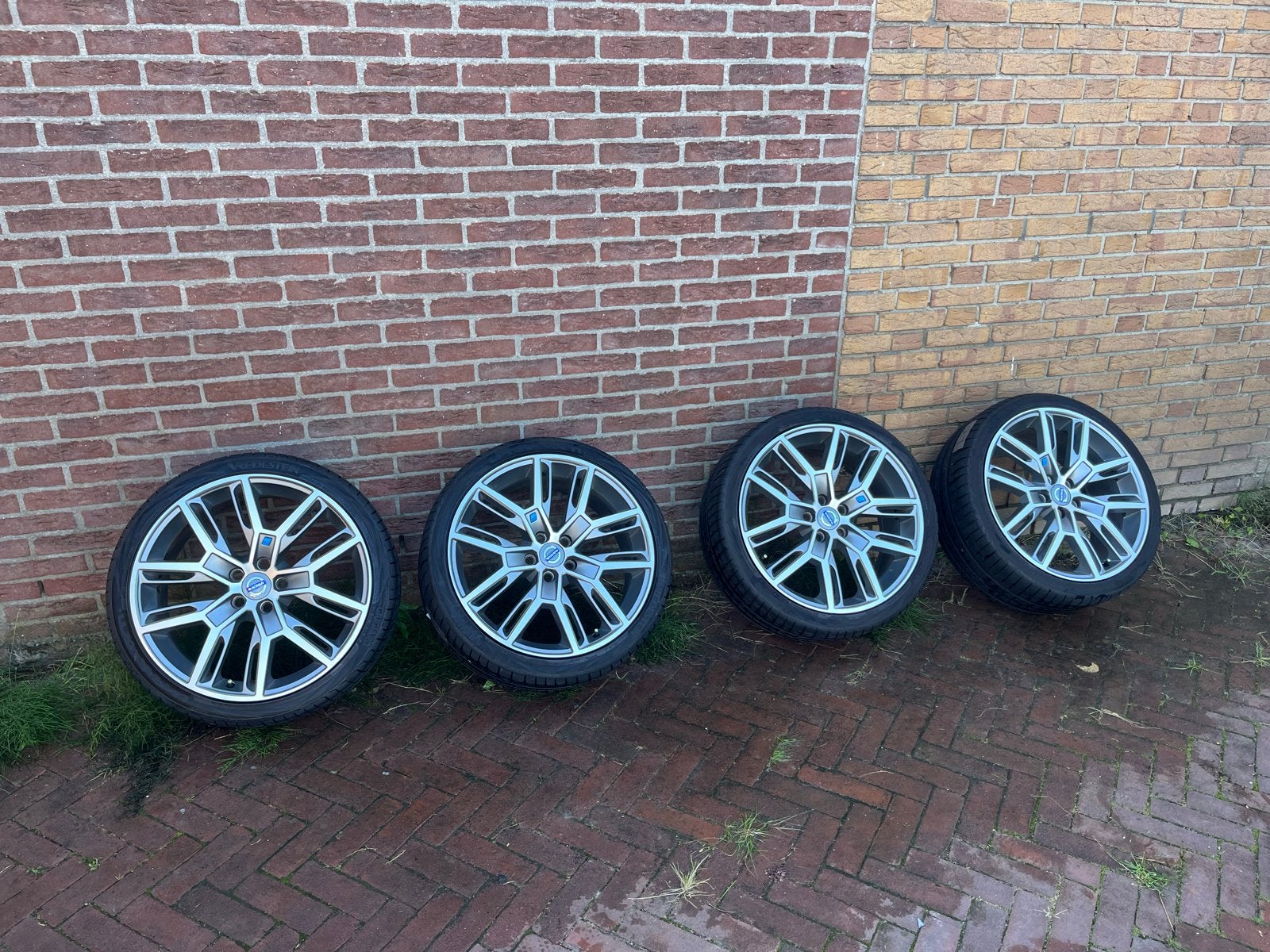 Volvo Polestar 19 inch velgen met Vredestein zomerbanden 6mm, Gebruikt, Banden en Velgen, 235 mm, Personenwagen