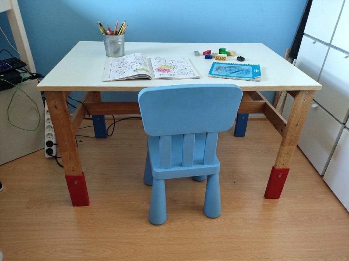 Kinderbureau (IKEA) met stoel - in hoogte verstelbaar, Ophalen, Gebruikt, Tafel(s) en Stoel(en)