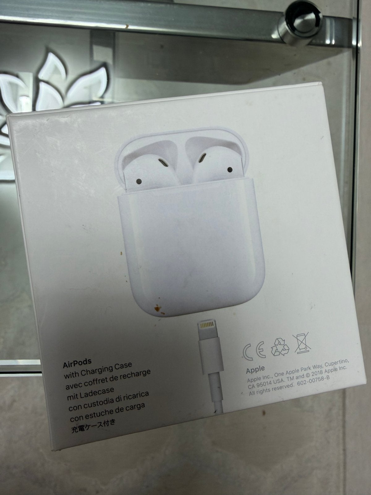 Apple AirPods met oplaadcase voor maar €85, In-ear, Gebruikt, Ophalen of Verzenden, Wit