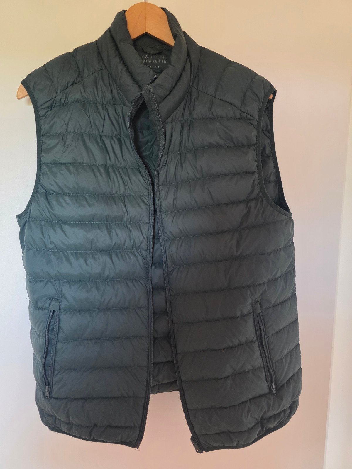 Groene bodywarmer large L Galeries LaFayette

Mooie groene b, Maat 52/54 (L), Galeries LaFayette, Ophalen of Verzenden, Zo goed als nieuw