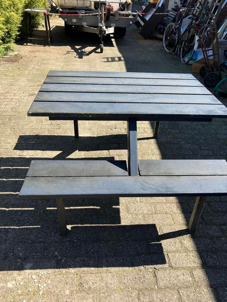 Robuuste houten picknicktafel met ijzeren frame, Tuin en Terras, Ophalen, Zo goed als nieuw, Nvt, Rechthoekig