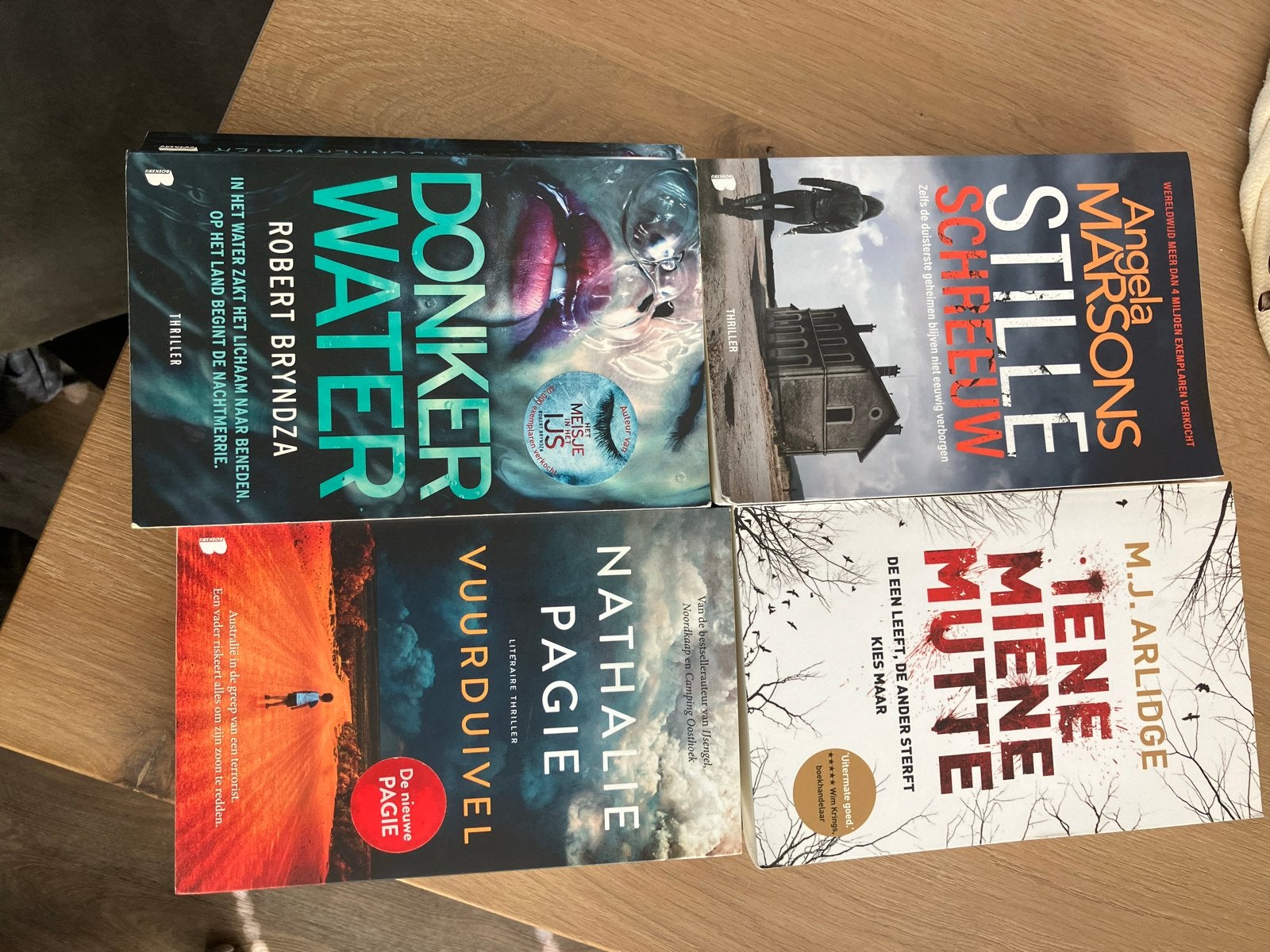 Thriller boekenpakket: 4 spannende titels, Ophalen of Verzenden, Zo goed als nieuw, Nederland