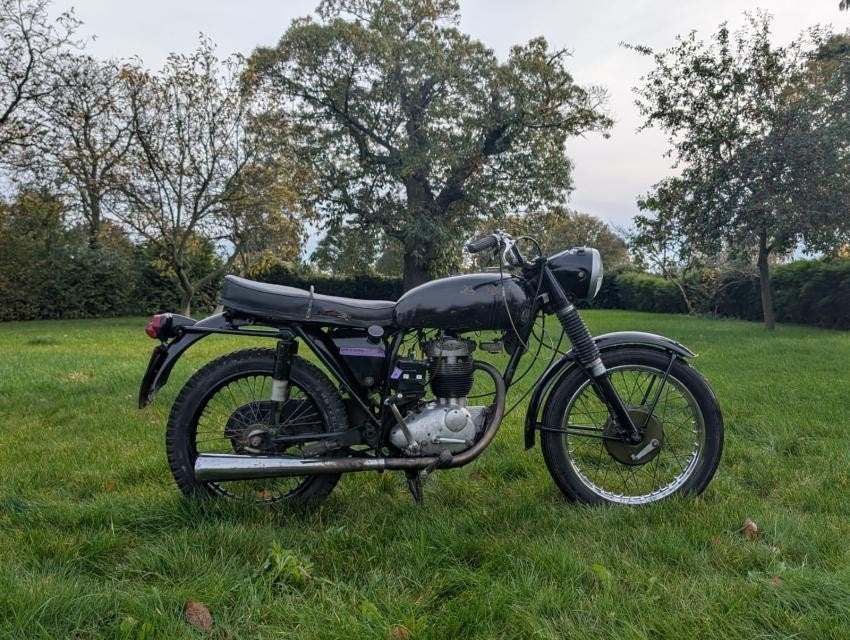 BSA B40 deense papieren loopt en schakelt goed 1970, Motoren, Gebruikt, Handgeschakeld, 350 cc, 1 cilinder