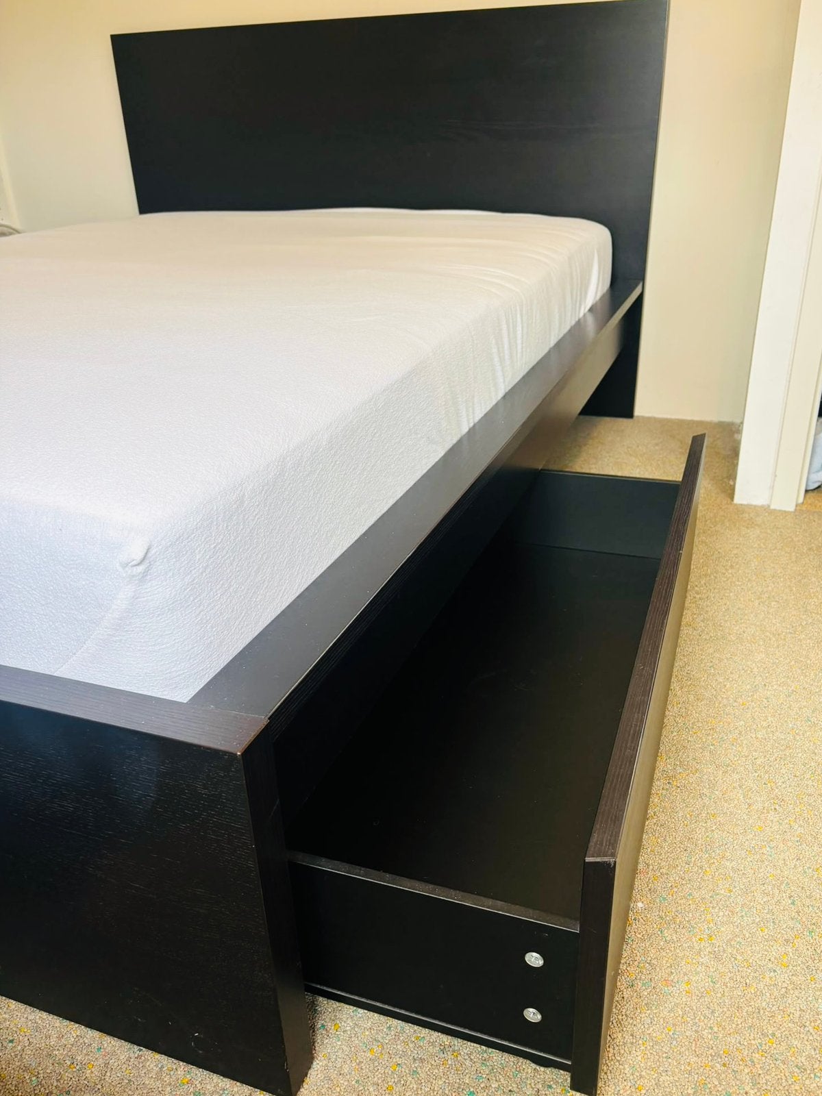 Malm Ikea bed 140 x 200, Huis en Inrichting, Slaapkamer | Complete slaapkamers, Ophalen, Zo goed als nieuw, Tweepersoons