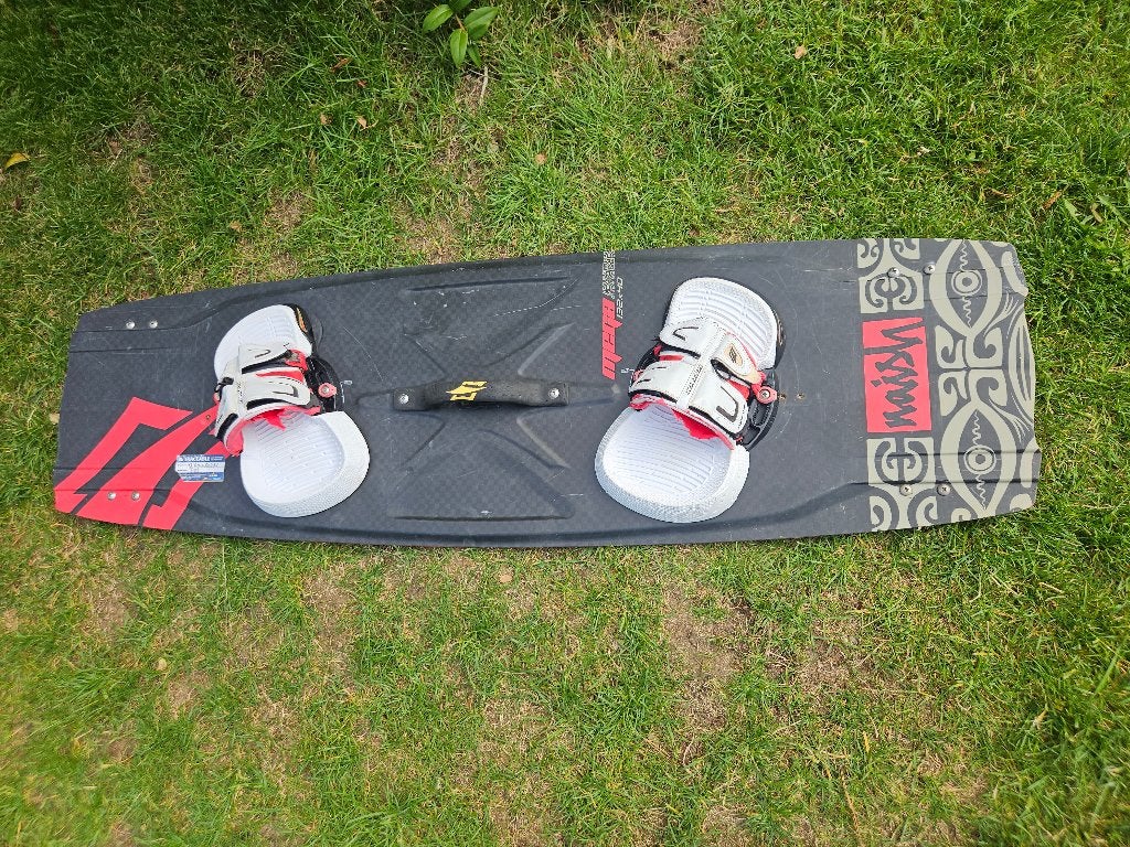 Kiteboard carbon Naish Mega 132x40cm + Apex bindingen, Ophalen, Gebruikt, Twintip, Kiteboard