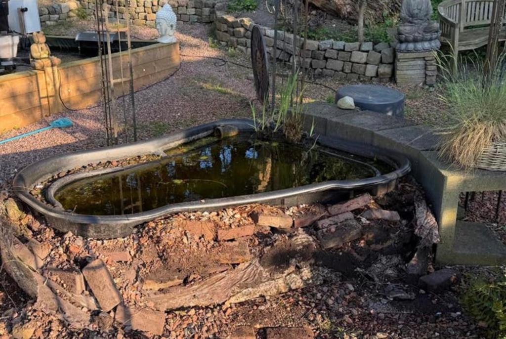 LIBEL 750 Vijver 2x1.30x50 Voorgevormde kunststof vijverbak, Tuin en Terras, Ophalen, Zo goed als nieuw