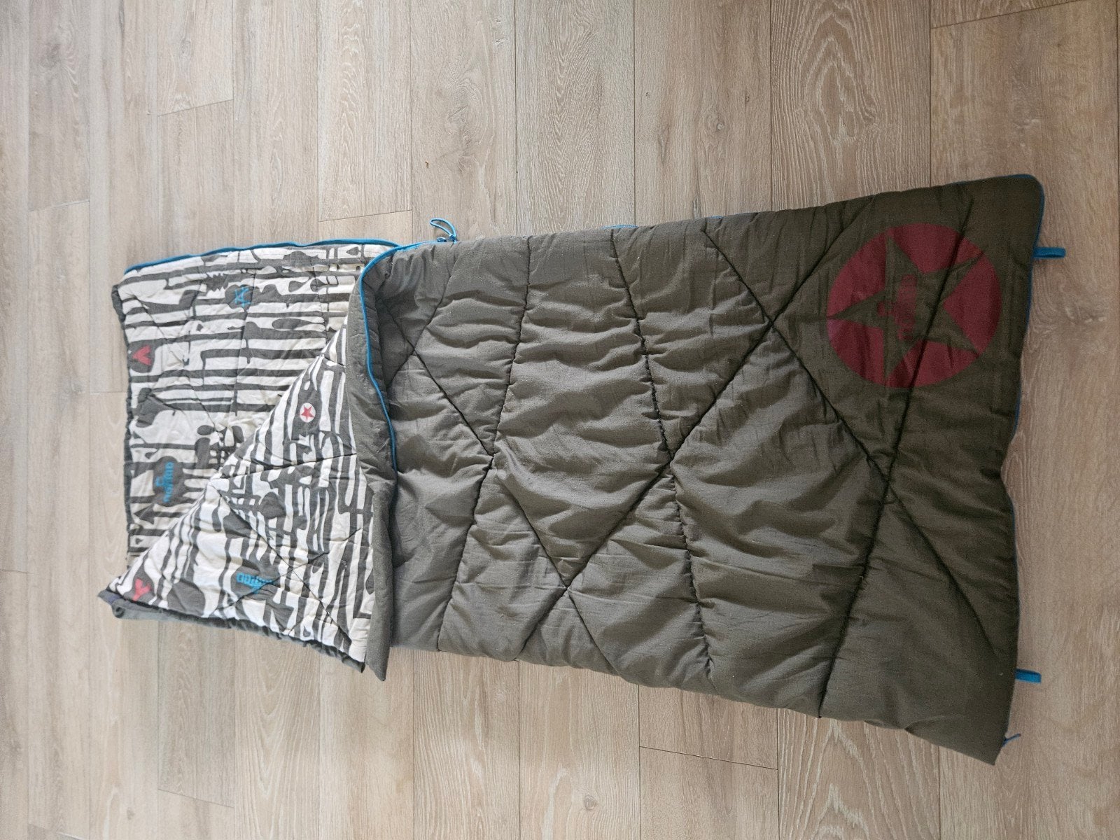 Fijne Nomad Sleepyhero kinderslaapzak (ca. 150 cm), Caravans en Kamperen, Ophalen, Gebruikt