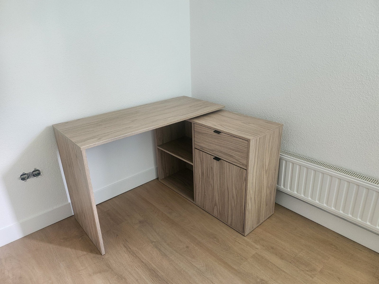 Hoekbureau Lucca Leenbakker - Ongebruikt, Ophalen, Nieuw