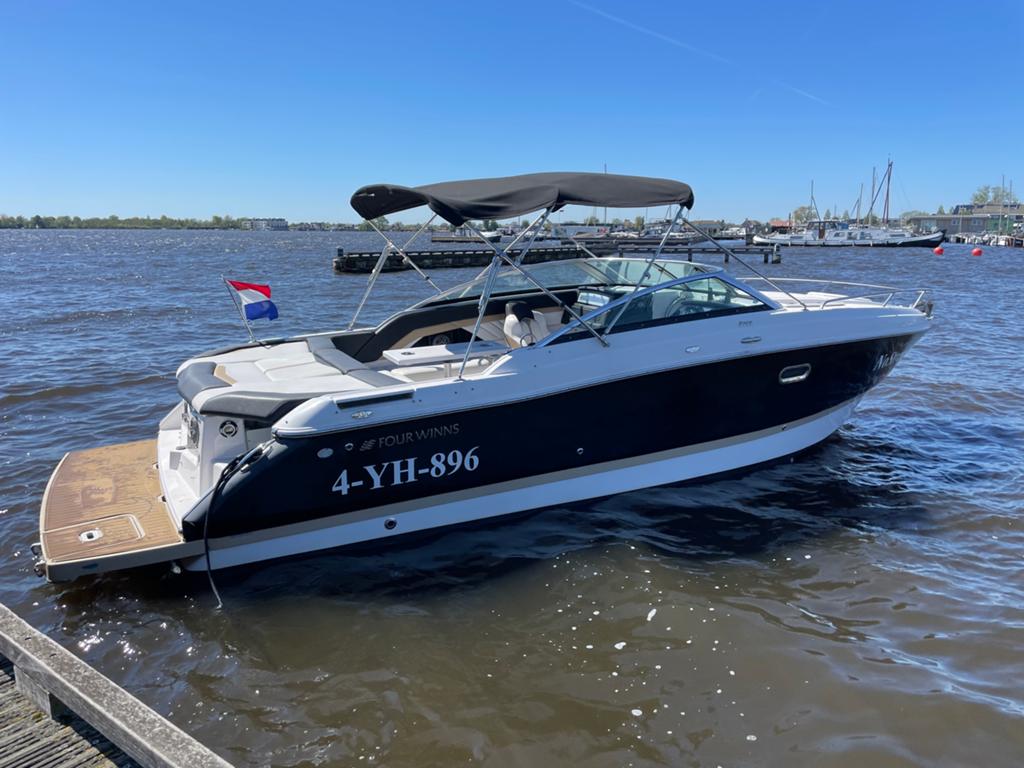 Four Winns 265 S 2013 300 pk boegschr., Watersport en Boten, Motorboten en Motorjachten, Boegschroef, Zo goed als nieuw, Polyester
