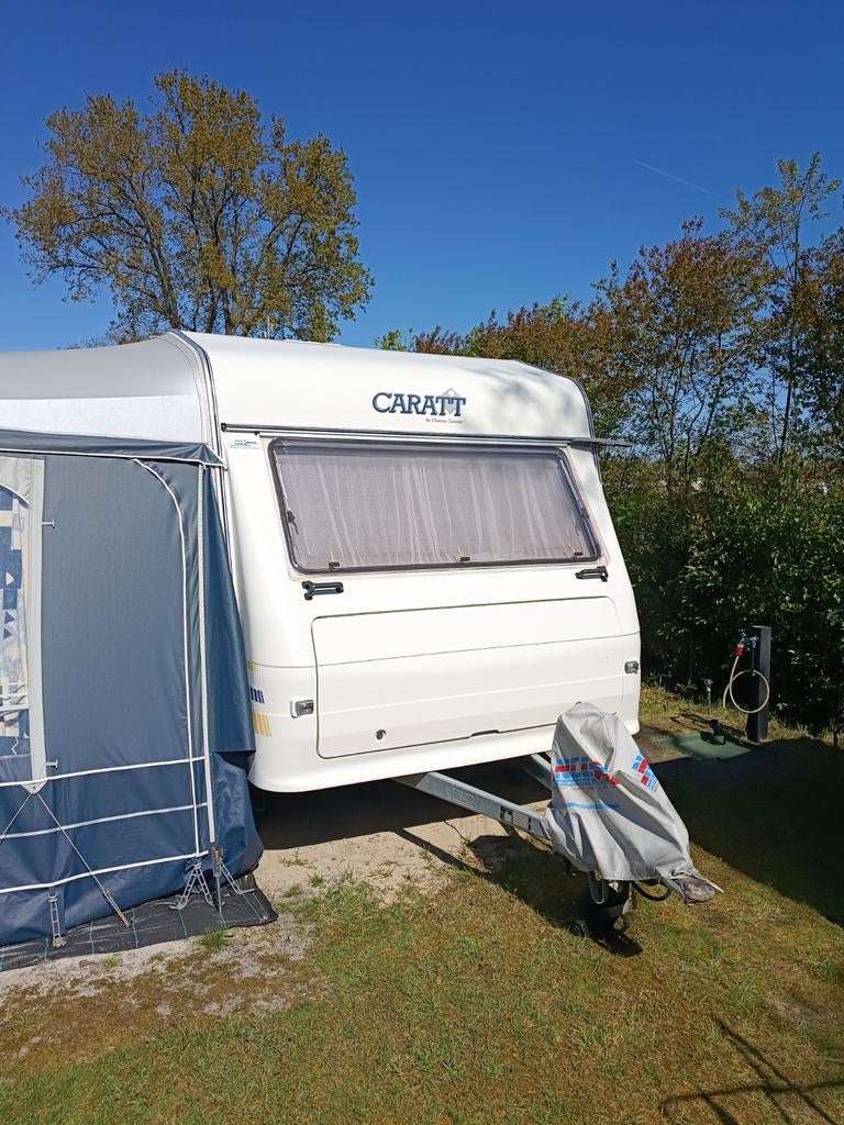 Chateau Caratt 384C - Compact en compleet voor uw vakantie, Dwarsbed, Particulier, Luifel, 5 tot 6 meter