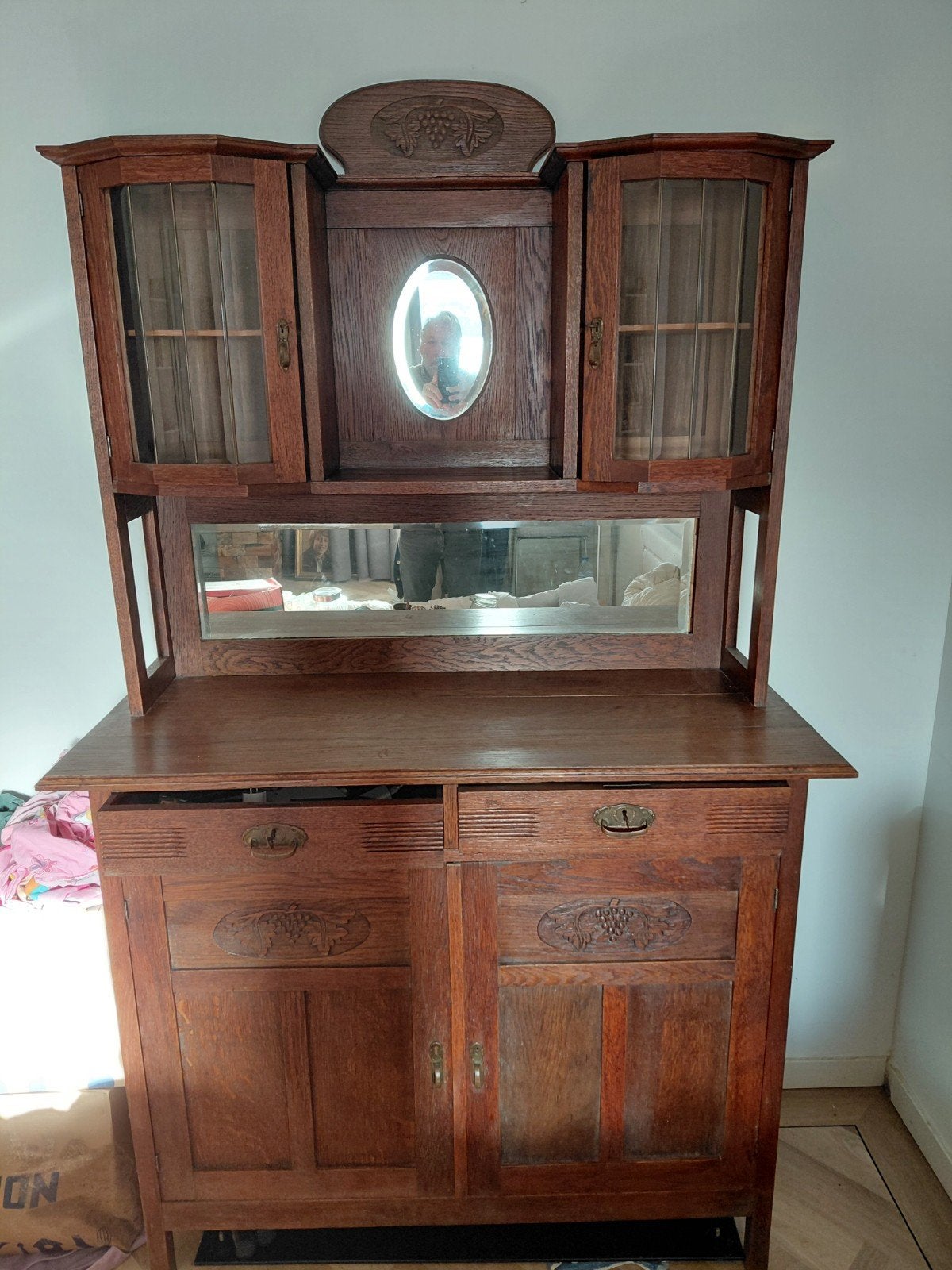Antiek dressoir met spiegel en vitrinekasten, Antiek en Kunst, Ophalen