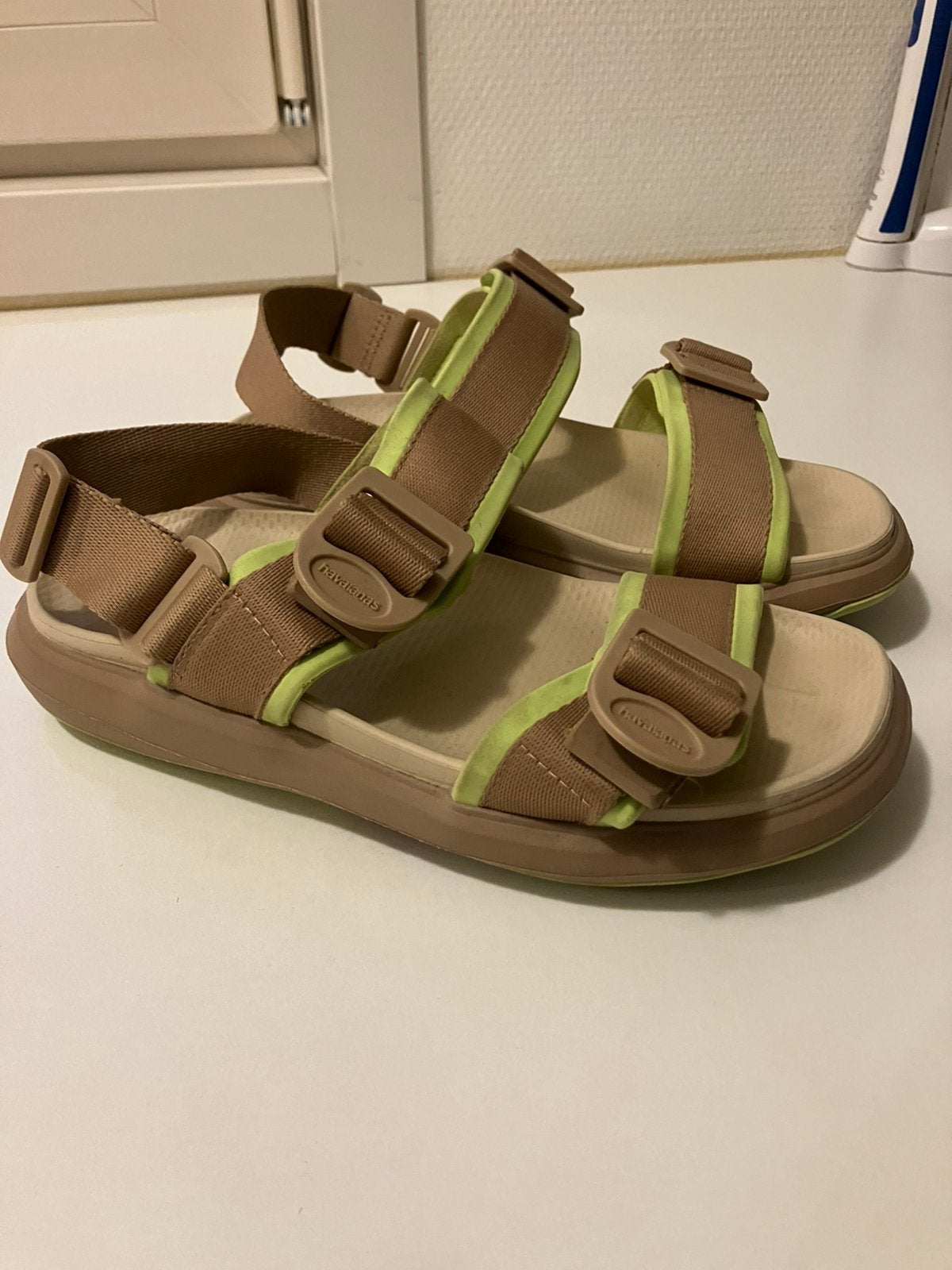 Havaianas sandalen maat 36 kleur beige, Ophalen of Verzenden, Zo goed als nieuw, Beige, Sandalen of Muiltjes