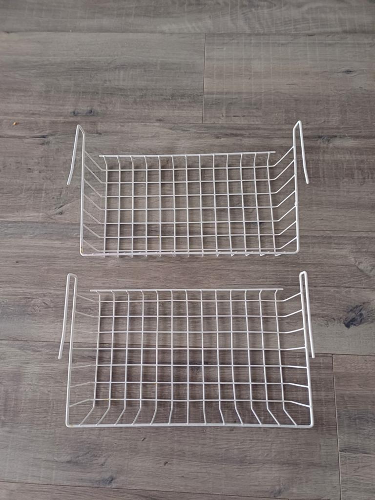 Wit kasthangmandje 2x, Huis en Inrichting, Woonaccessoires | Overige, Zo goed als nieuw, Metaal, Wit, Ophalen of Verzenden