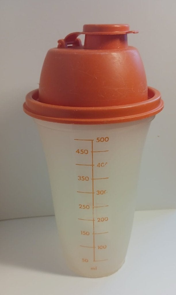 Tupperware shaker Oranje Mix-Fix, Huis en Inrichting, Keuken | Tupperware, Zo goed als nieuw, Shaker, Oranje, Met inzet, Ophalen of Verzenden
