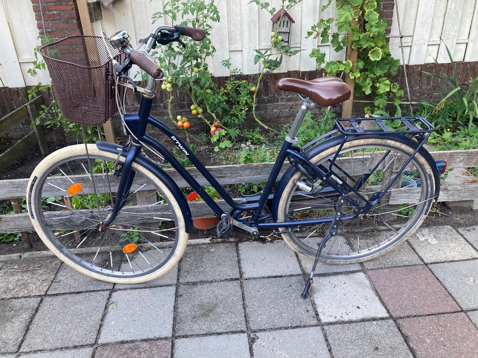 Btwin 28inch dames fiets met mand frane maat 45cm, Gebruikt, Velgrem, Versnellingen, Minder dan 47 cm