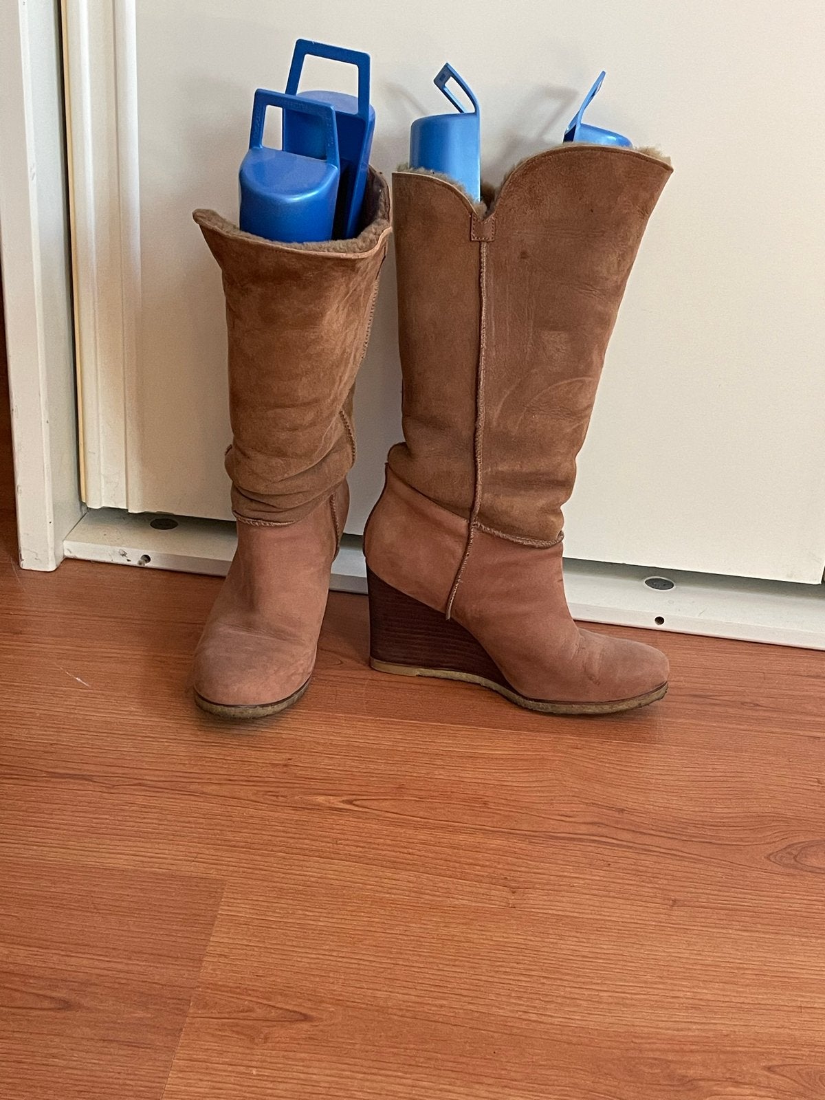 UGGS Bruine laarzen met sleehak, Kleding | Dames, Schoenen, Ophalen, Gedragen, Bruin, Hoge laarzen