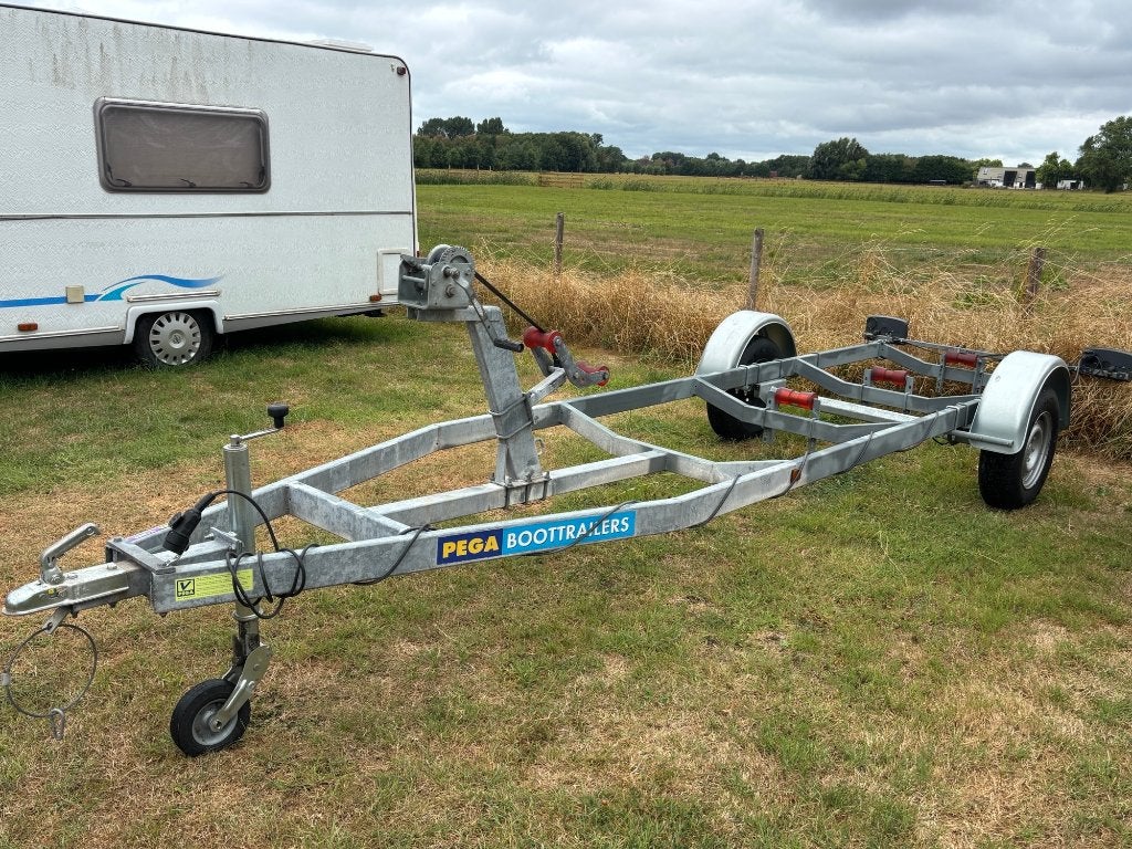 Pega V-liner 750 kg boottrailer, sterke en stabiele trailer, Watersport en Boten, Ophalen, Minder dan 1500 kg, Sloepentrailer