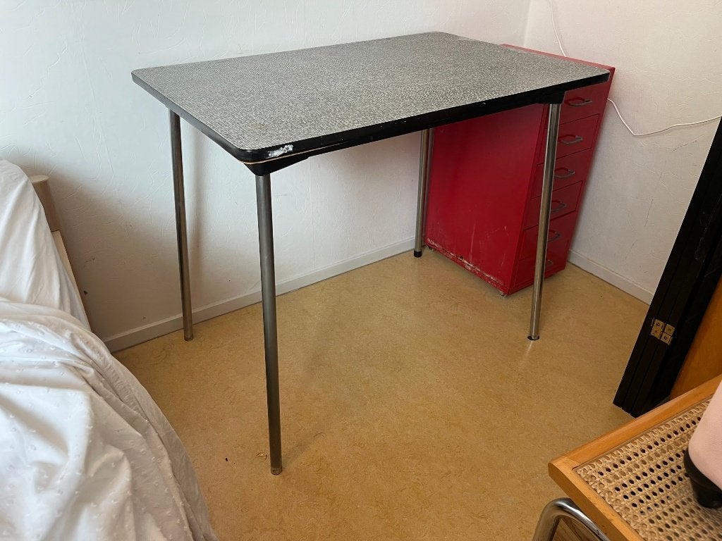 Formica tafel, Ophalen