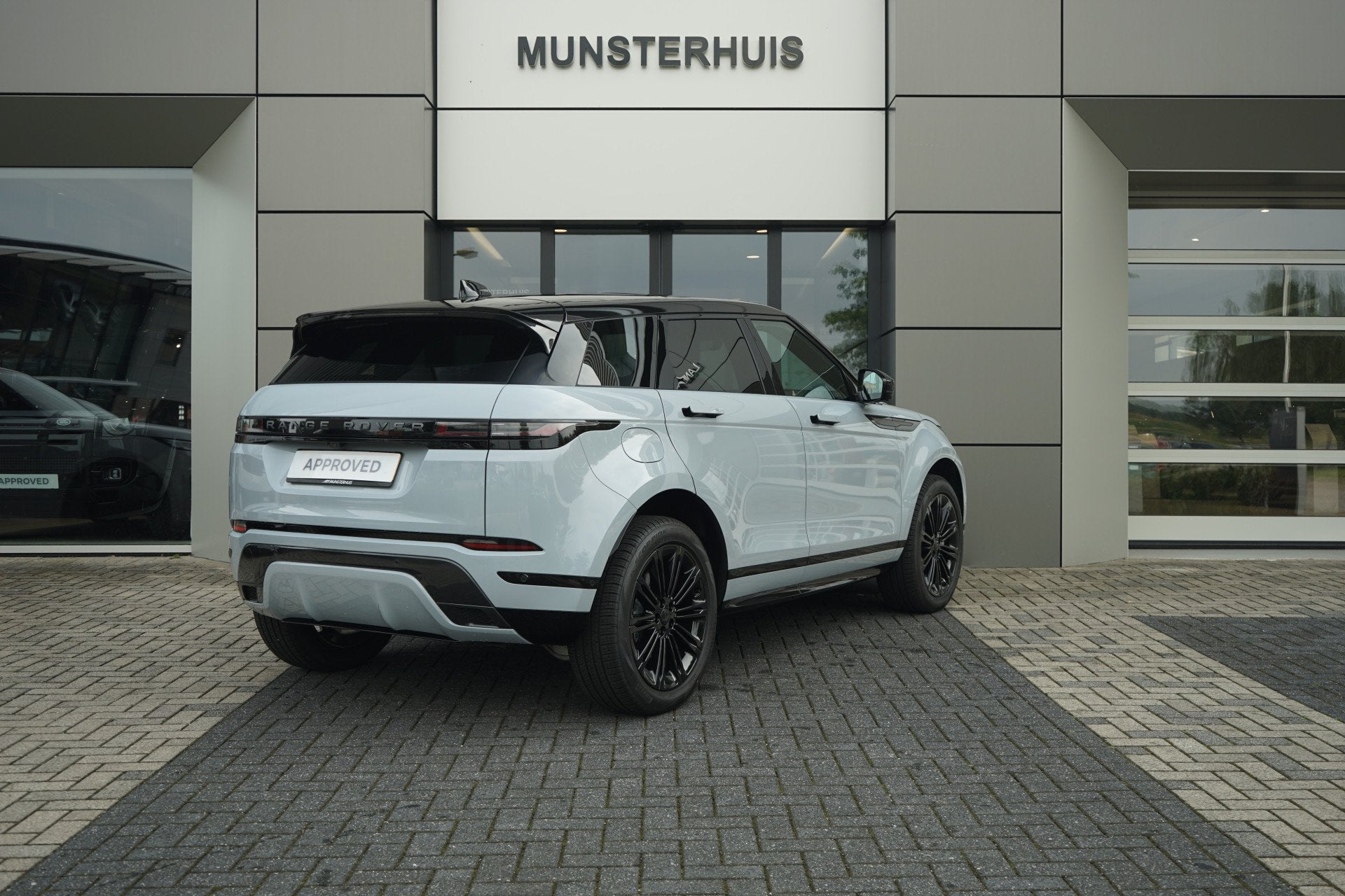 Land Rover Range Rover Evoque P270e PHEV AWD Business Dynami, Auto's, Zwart, Bedrijf, Hybride Elektrisch/Benzine, SUV of Terreinwagen
