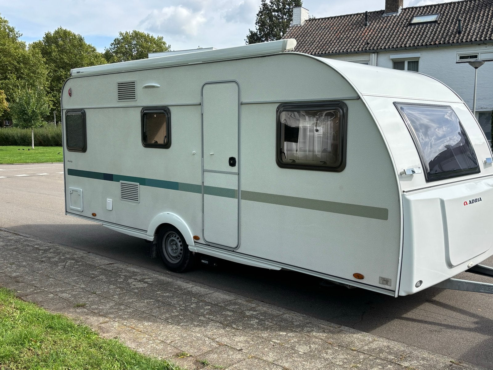 Adria Aviva 522 PT - Ruime gezinscaravan met stapelbed, Vast bed, Treinzit, Adria, 5 tot 6 meter