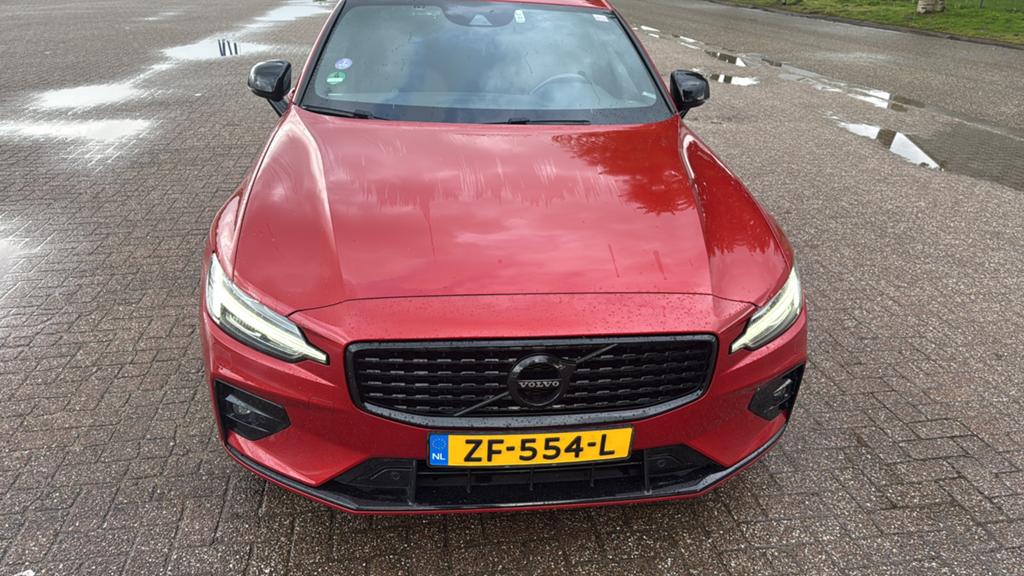 Volvo S60 T5 250pk R design Geartronic 2019 Pilot assist, 1800 kg, 4 cilinders, 1969 cc, Startonderbreker