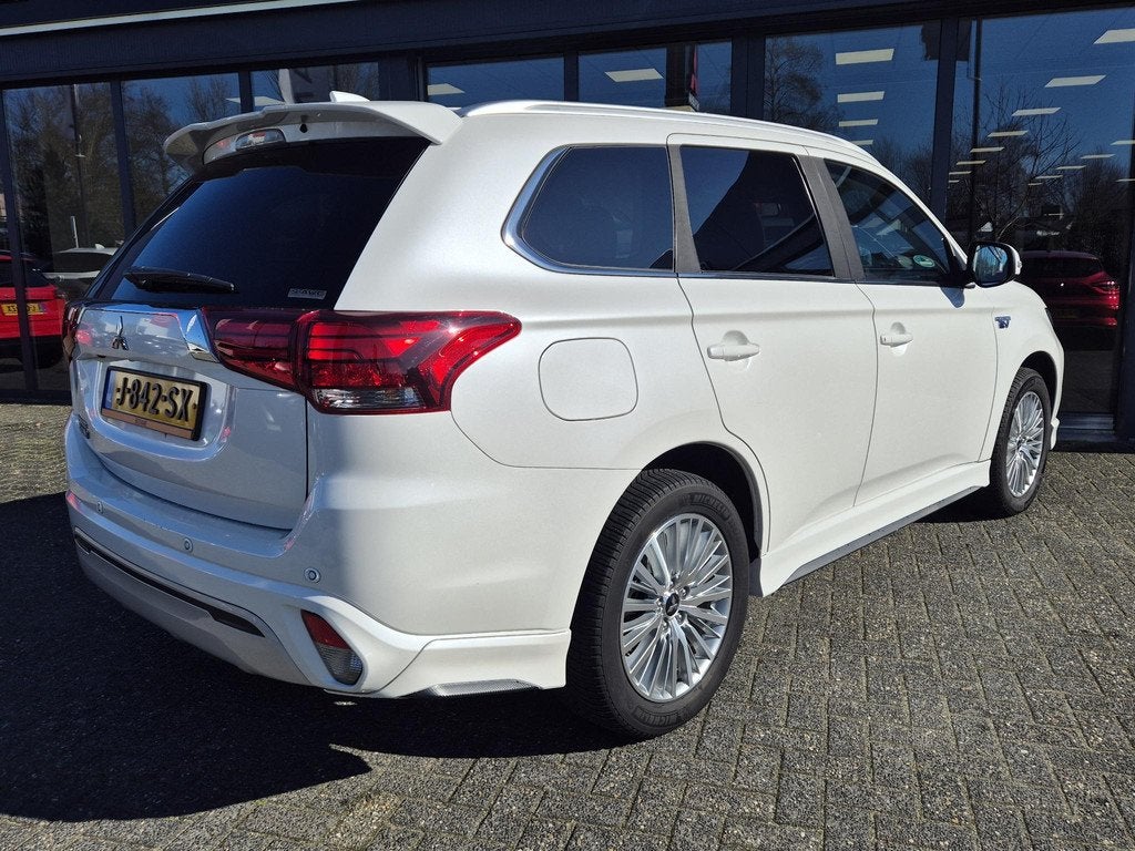 Mitsubishi Outlander 2.4 PHEV Pure+ | Camera | All seasonban, Auto's, Mitsubishi, Automaat, 4 cilinders, Bedrijf, Hybride Elektrisch/Benzine
